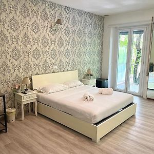 Camera con letto king size